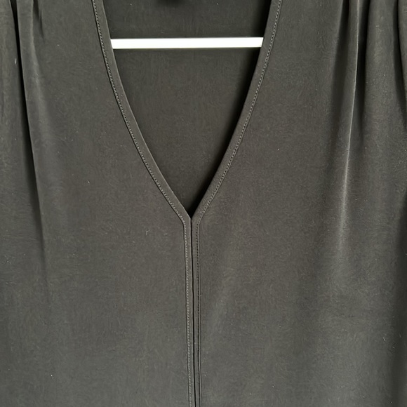 Ann Taylor Factory v-neckline sleeveless blouse size s - Picture 3 of 4